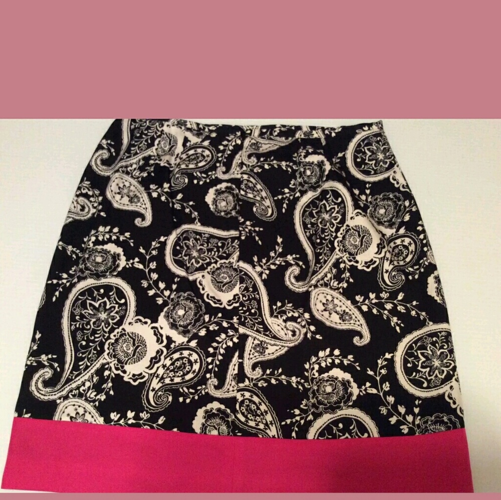 Ann Taylor Loft Skirt Women's size 8 black paisley